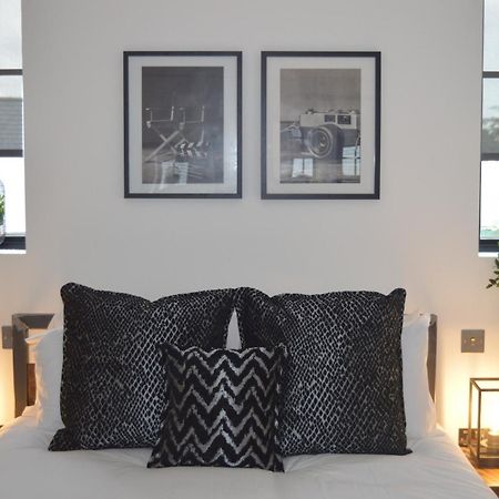 Booking Urban At Halstead Halstead  Dış mekan fotoğraf
