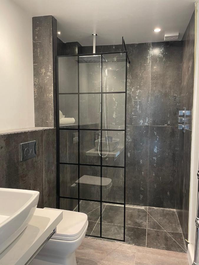 Booking Urban At Halstead Halstead  Dış mekan fotoğraf